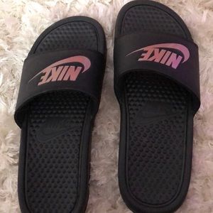 black nike slides